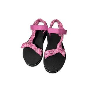 Sporty Pink Bandanna Sandals with Velcro Strap Women’s Size 8